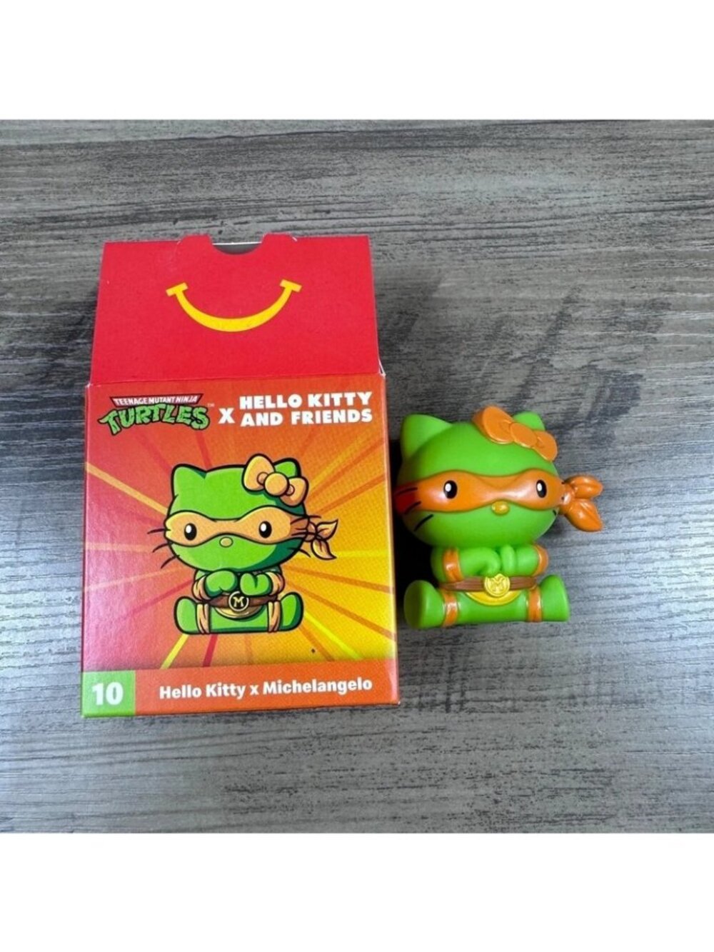 TMNT x Hello Kitty and Friends Hello Kitty x Michelangelo Figure
